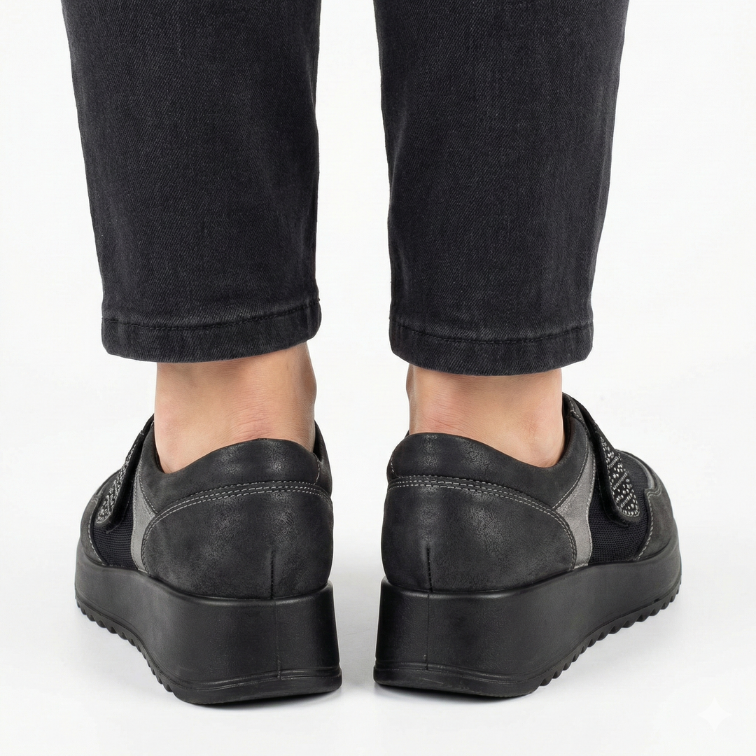 "April - Comfortabele Schoen voor Dames" can be rewritten as "April Comfortabele Schoen voor Dames".