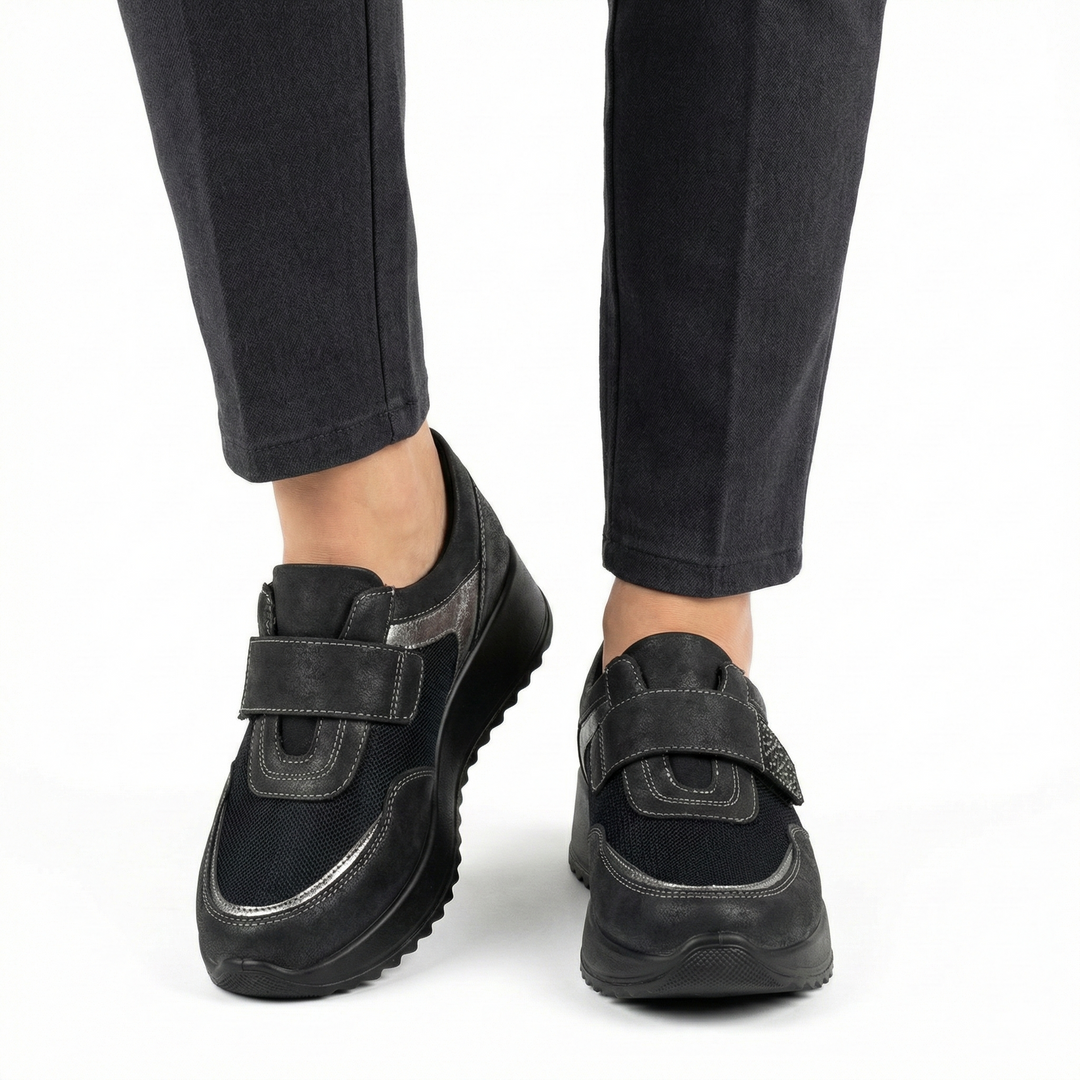 "April - Comfortabele Schoen voor Dames" can be rewritten as "April Comfortabele Schoen voor Dames".