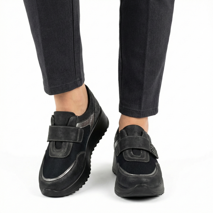 "April - Comfortabele Schoen voor Dames" can be rewritten as "April Comfortabele Schoen voor Dames".